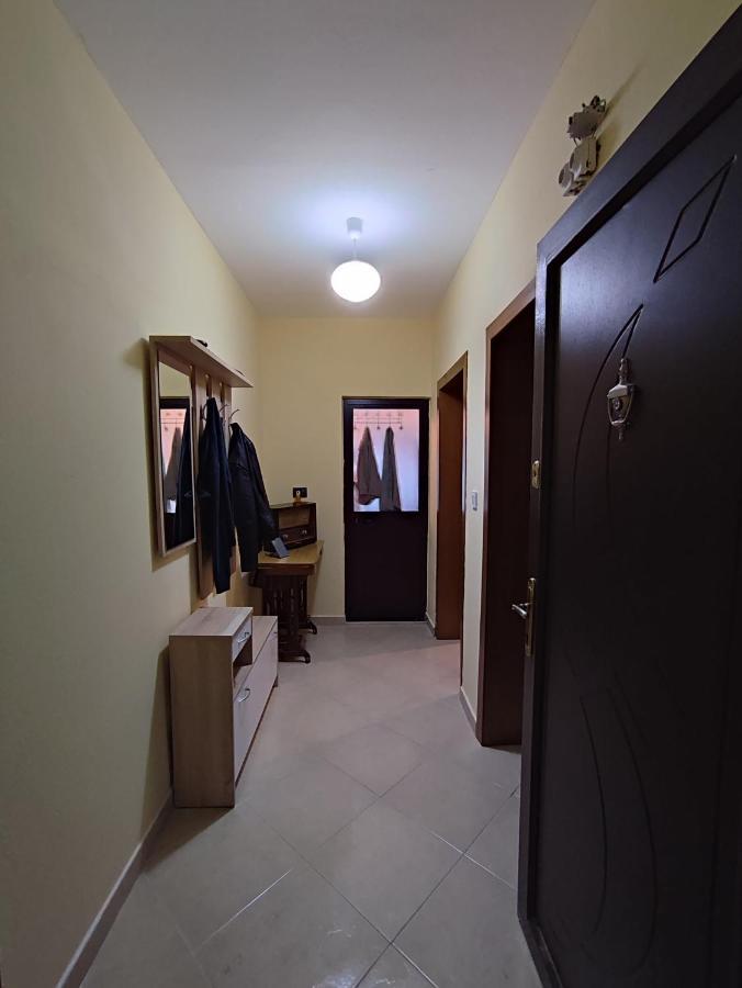 Flat White Apartment Kruje Bagian luar foto